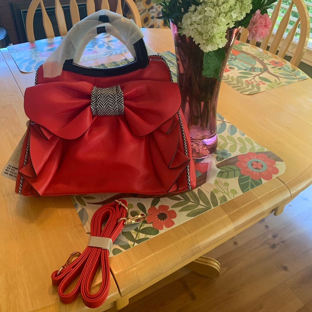 Qiaoduo ladies handbag.